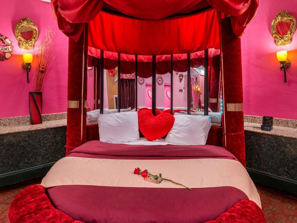 Inn Of The Dove Romantic Luxury & Business Suites Bensalem Exterior foto