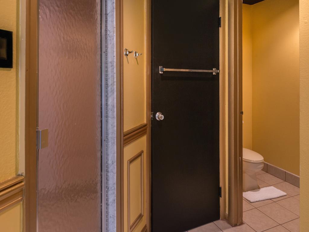 Inn Of The Dove Romantic Luxury & Business Suites Bensalem Exterior foto