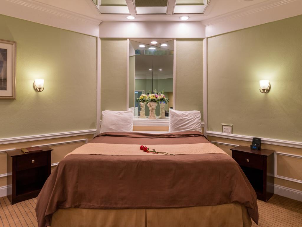 Inn Of The Dove Romantic Luxury & Business Suites Bensalem Exterior foto