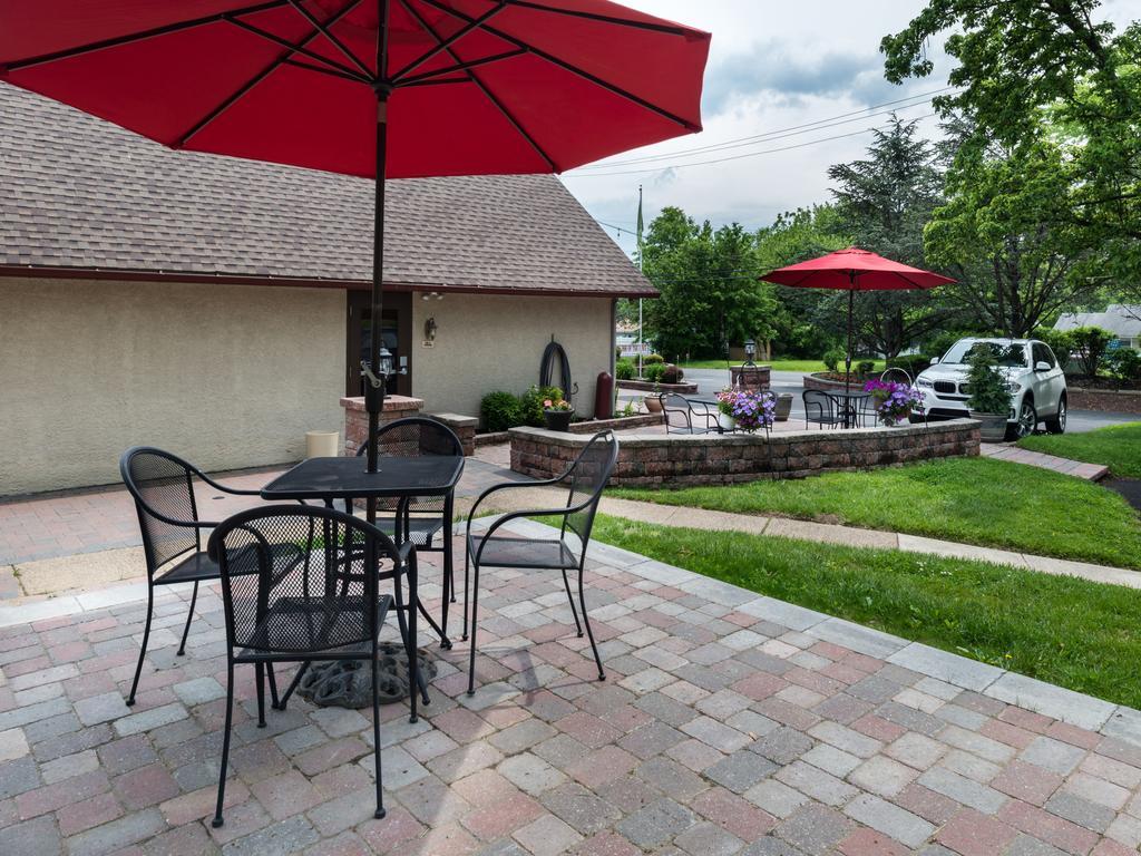 Inn Of The Dove Romantic Luxury & Business Suites Bensalem Exterior foto