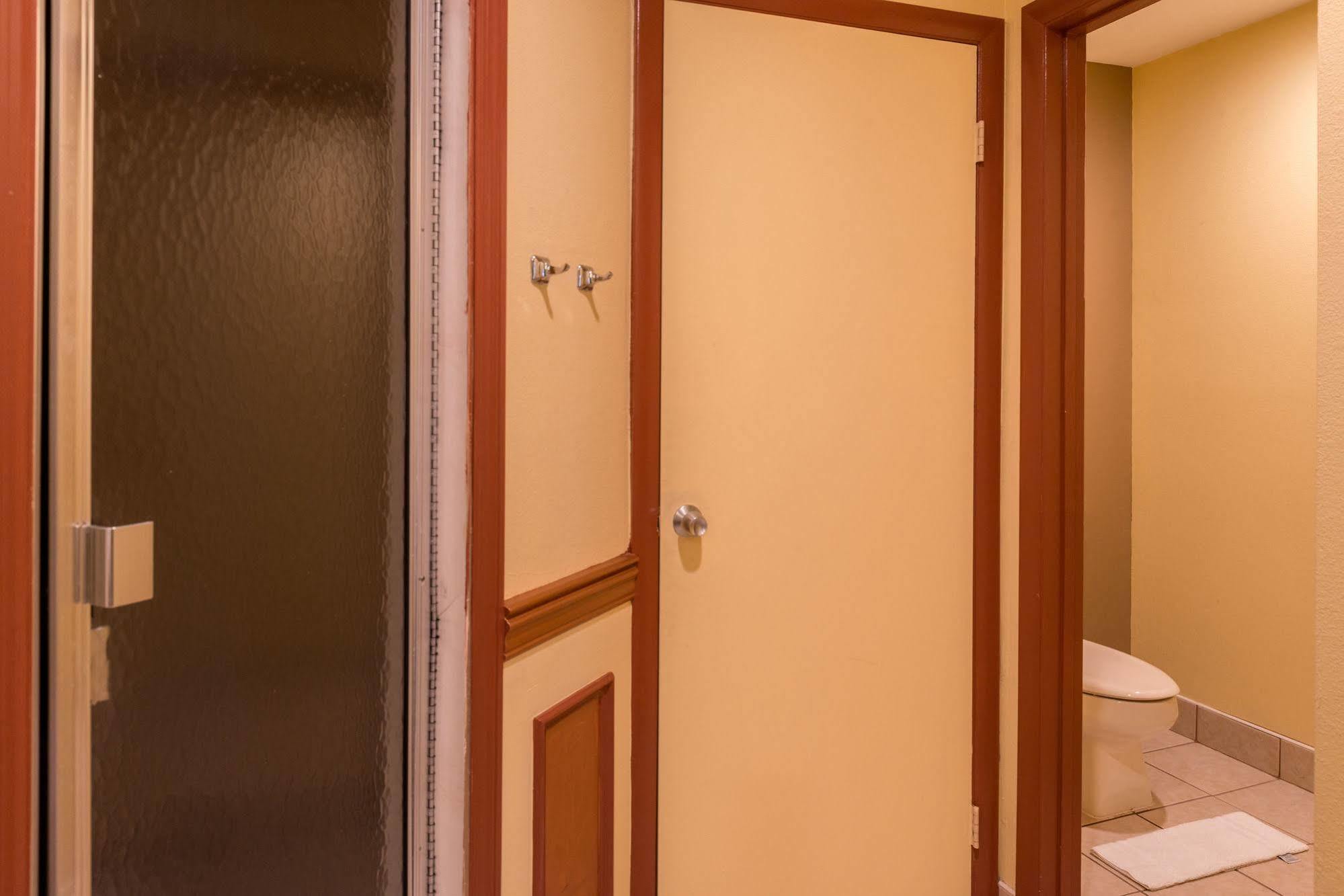 Inn Of The Dove Romantic Luxury & Business Suites Bensalem Exterior foto