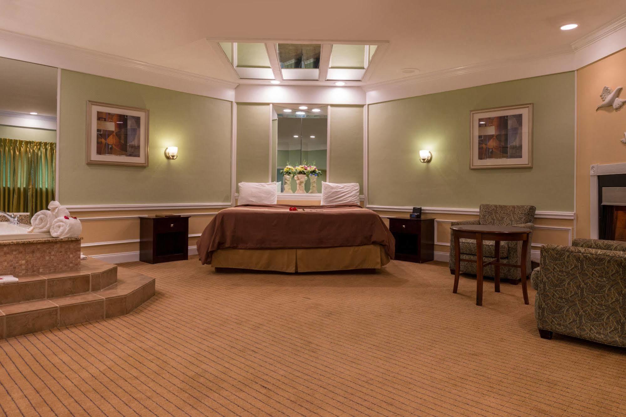 Inn Of The Dove Romantic Luxury & Business Suites Bensalem Exterior foto