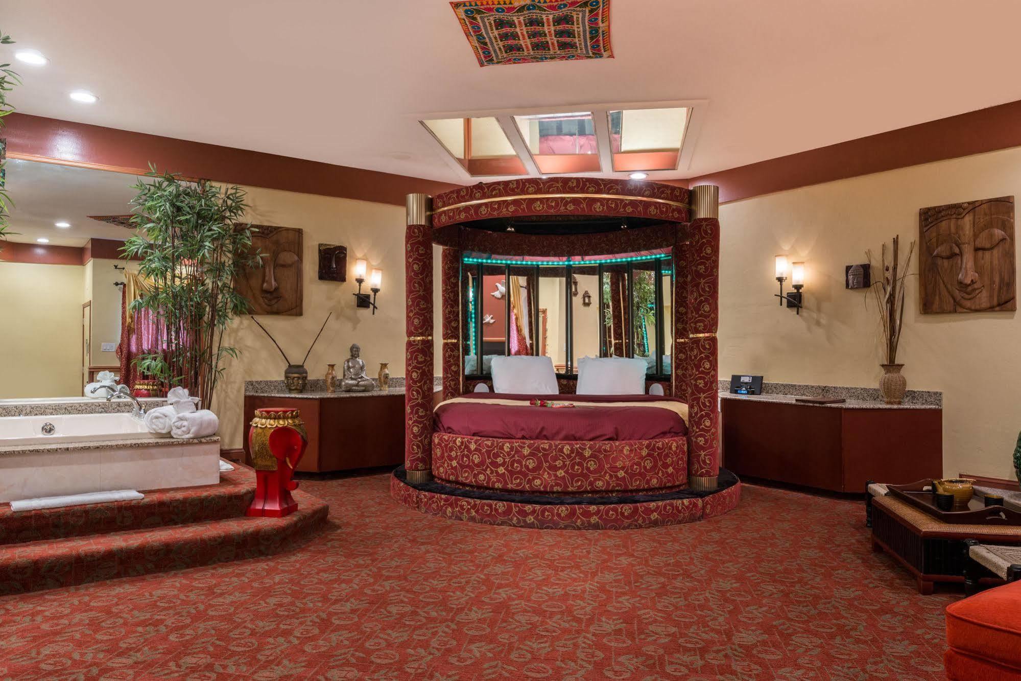 Inn Of The Dove Romantic Luxury & Business Suites Bensalem Exterior foto