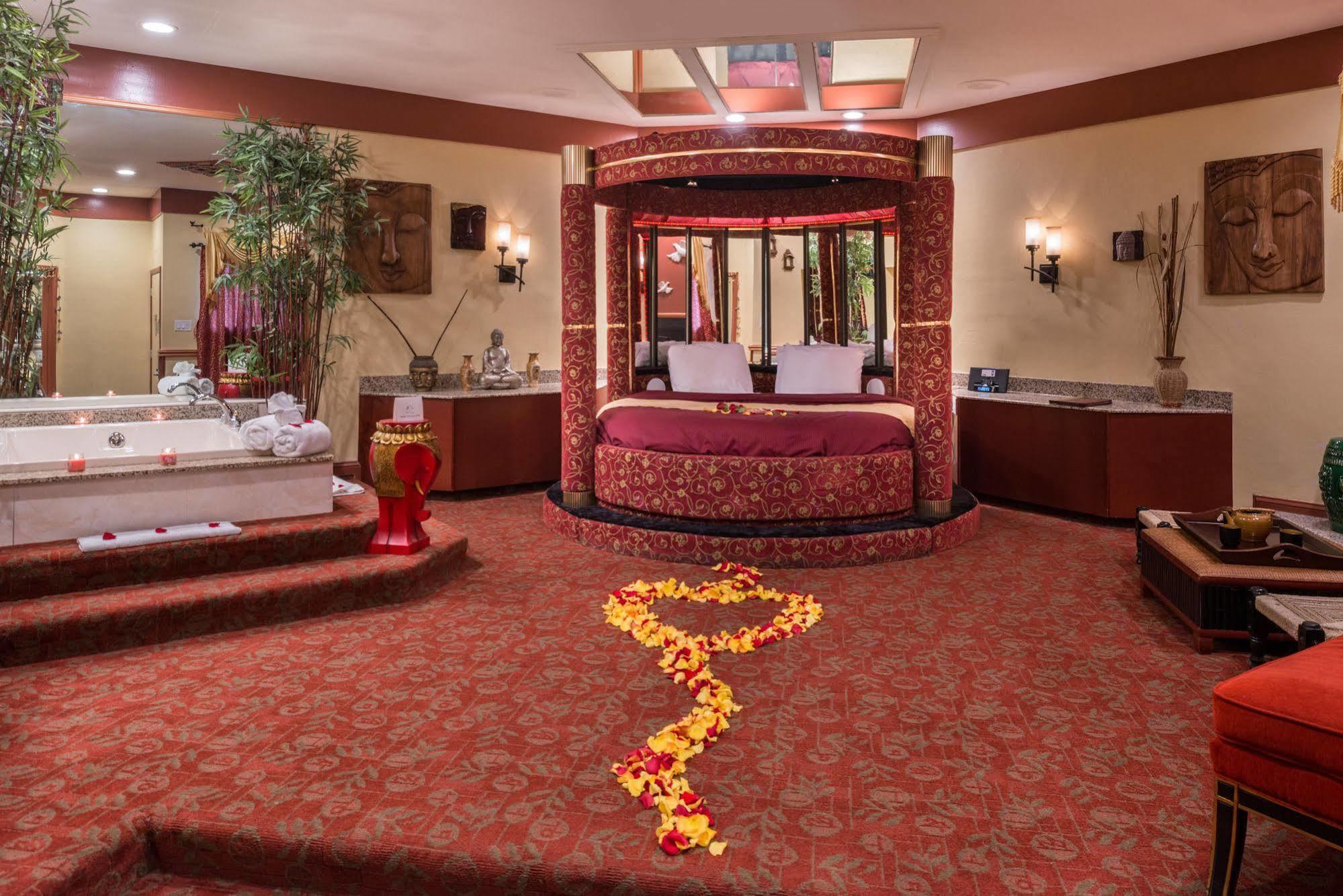 Inn Of The Dove Romantic Luxury & Business Suites Bensalem Exterior foto