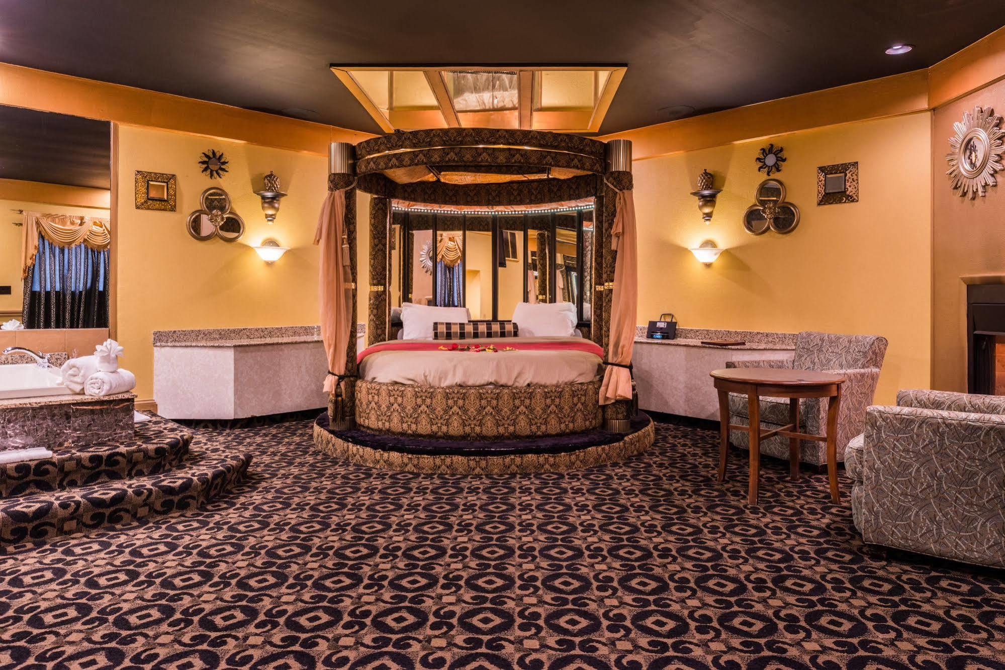 Inn Of The Dove Romantic Luxury & Business Suites Bensalem Exterior foto